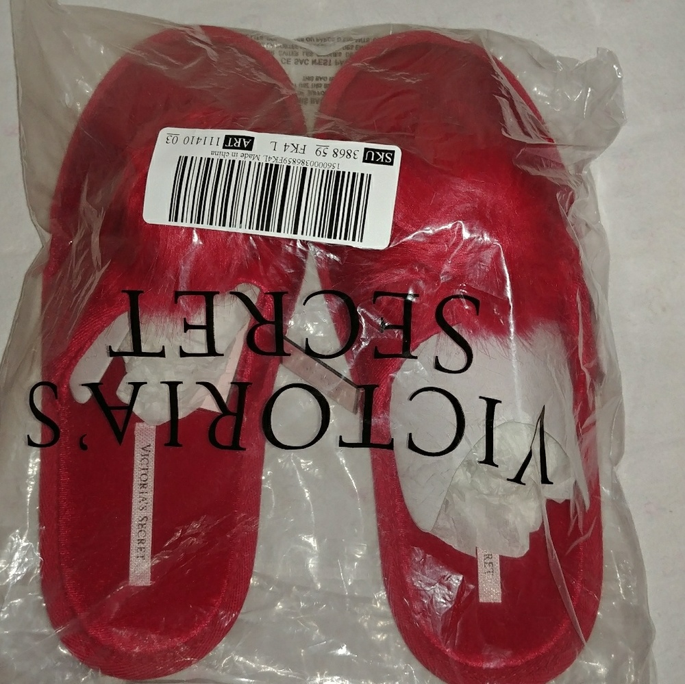Victoria's Secret pom pom slippers - Picture 2 of 2